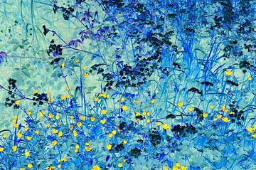Butterblumen in blau Tapete von Corinne Welp