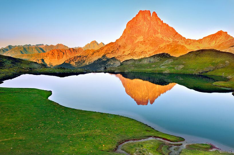 Zonsondergang op de Pic d'Ossau van Arnaud Bertrande