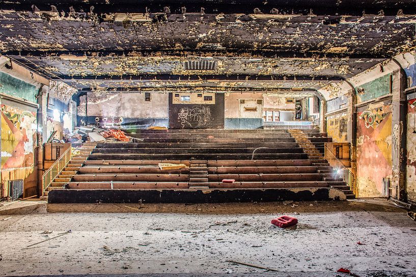 Cinema Palace by Math Eijssen