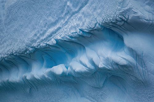 Spectacular details on this massive iceberg