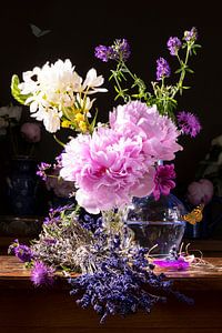 Stilleben 'Mey Pfingstrose und Lavendel