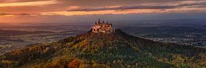 Burg Hohenzollern in schönen Herbstfarben zum Sonnenuntergang