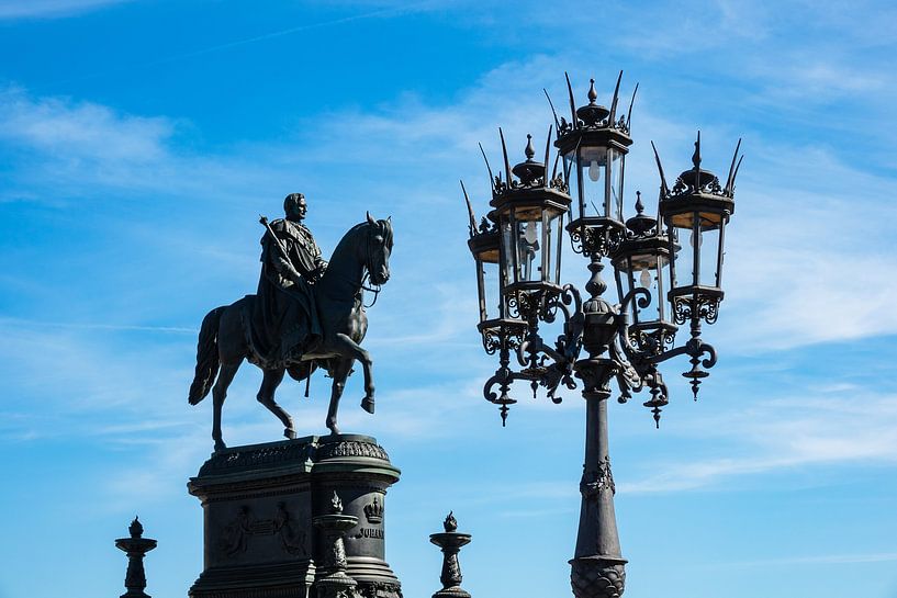 Reiterstandbild und Laterne in Dresden par Rico Ködder