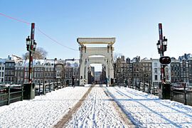 Snowy lean bridge in Amsterdam by Eye on You