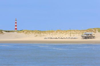 Leuchtturm von Ameland aus dem Meer