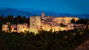 Le magnifique Alhambra dans la lumière du soir sur Roy Poots