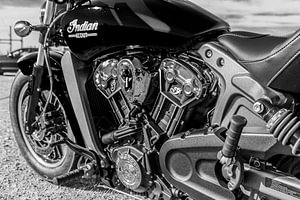 Indian Scout Red Black motor