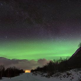 Northern lights in the starry sky by Hannon Queiroz