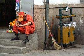 Streetlife in Nanjing by Monique Dijkgraaf