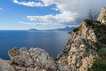 Rocher calcaire du Peñón de Ifach au bord de la Méditerranée