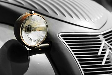 The old eye of a 1950s Citroën 2CV by Fred Schuch