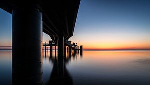 Sonnenaufgang unter der Seebrücke von Marc-Sven Kirsch