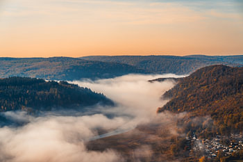 Wolkenmeer im Edertal bei Sonnenaufgang