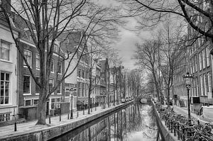 Oude Zijds Achterburgwal à Amsterdam. sur Don Fonzarelli