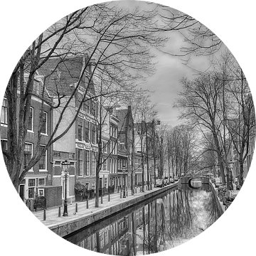 Oude Zijds Achterburgwal in Amsterdam. van Don Fonzarelli