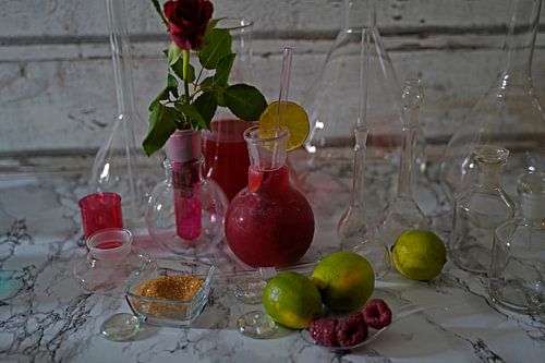 Frambozen-aple siroop-rum cocktail
