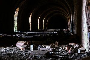 Industrielle Details einer verlassenen Ziegelsteinfabrik