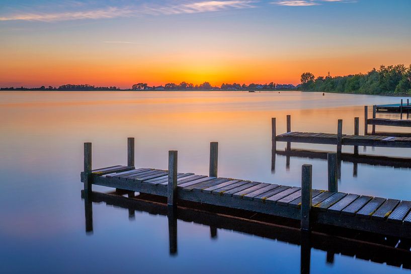 Sunset at the lake by Bea Budai