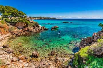 Spanien Mallorca, Küstenlinie in Cala Ratjada mit schöner Insellandschaft von Alex Winter