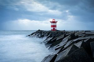 Phare sur la côte sur Simon Bregman