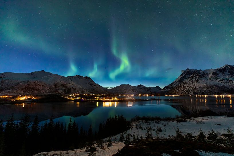 Po lar lights in Lofoten by Dieter Meyrl