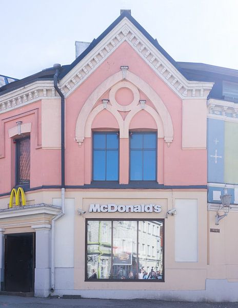Mc Donalds in Tallinn, Estland van Anki Wijnen