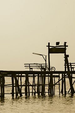 Indischer Sommer Pier Sommerurlaub | Meer Ozean Bali Boho Stil | Reisen Fernweh Fotografie von Doris van Meggelen