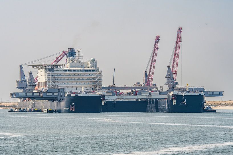 The largest ship in the world: Pioneering Spirit. by Jaap van den Berg