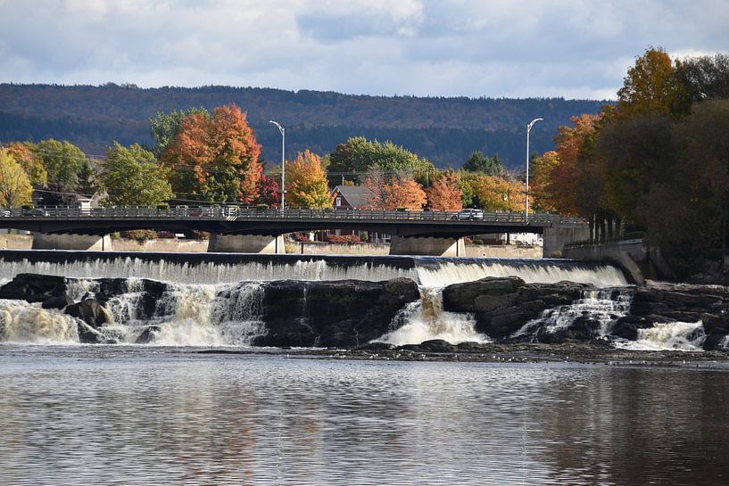 Falls in autumn by Claude Laprise