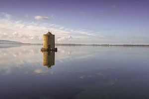 Vieux moulin à vent espagnol dans la lagune d'Orbetello, Argentario, Italie.