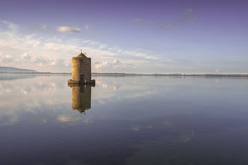 Vieux moulin à vent espagnol dans la lagune d'Orbetello, Argentario, Italie.