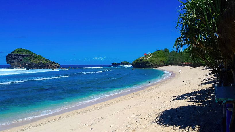 Watu Karung lagoon sand beach with a rocky island looks like a sphinx by kall3bu