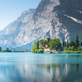 Toblino meer en Castel Toblino. Regio Trentino, Italië van Stefano Orazzini