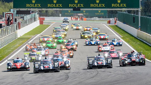 FIA WEC race start op Spa Francorchamps met Porsche op pole position