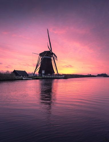 Kleurrijke zonsopgang in de Alblasserwaard