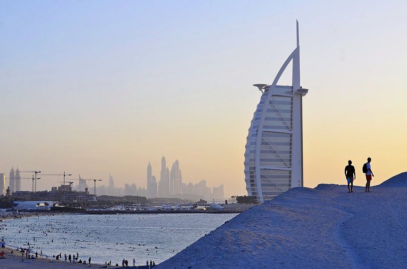 Dubai by Hello Pompoyo