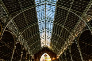 Dachkonstruktion Markthalle Mercado Colon Modernismus Valencia Spanien aus Stahl schwarz-weiss