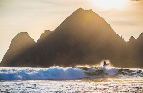 Surfen Sumbawa 3 van Andy Troy