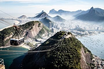 kabelbaan naar de suikerberg in Rio de Janeiro van Eric van Nieuwland