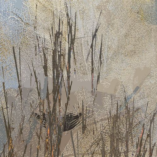 Trockener Bambus auf einem rauen Hintergrund aus trockenem Laub