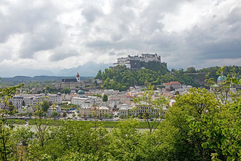 Salzbourg - vue sur la vieille ville et la forteresse de Hohensalzburg par t.ART