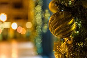 Christmas ball decoration with bokeh by Gea Gaetani d'Aragona