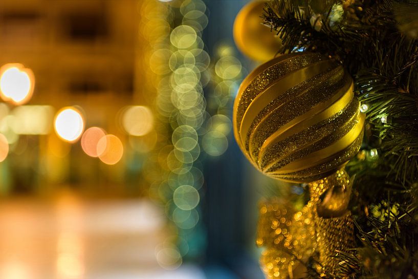 Weihnachtsballdekoration mit bokeh von Gea Gaetani d'Aragona