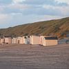 Strandhuisje in het avondlicht bij Paal15 van christine b-b müller