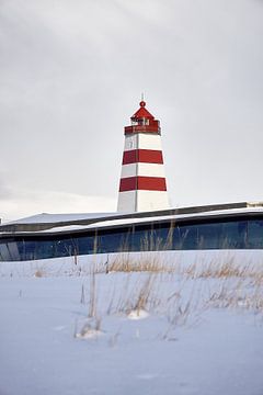 Vuurtoren van Alnes in the winter, Godøy, Noorwegen van qtx