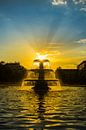 Duitsland, Wiesbaden oranje zonsondergang hemel achter fontein van adventure-photos thumbnail