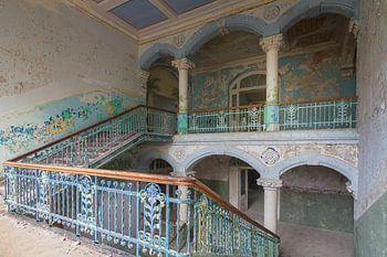 Das Treppenhaus eines Krankenhauses