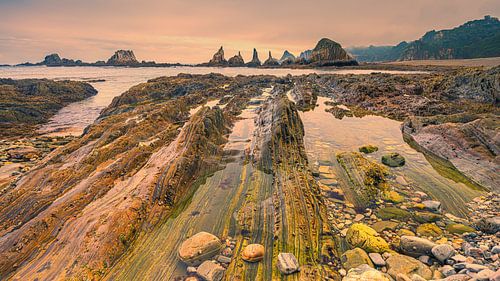 Zonsopkomst bij Playa Gueirua, Asturië, Spanje
