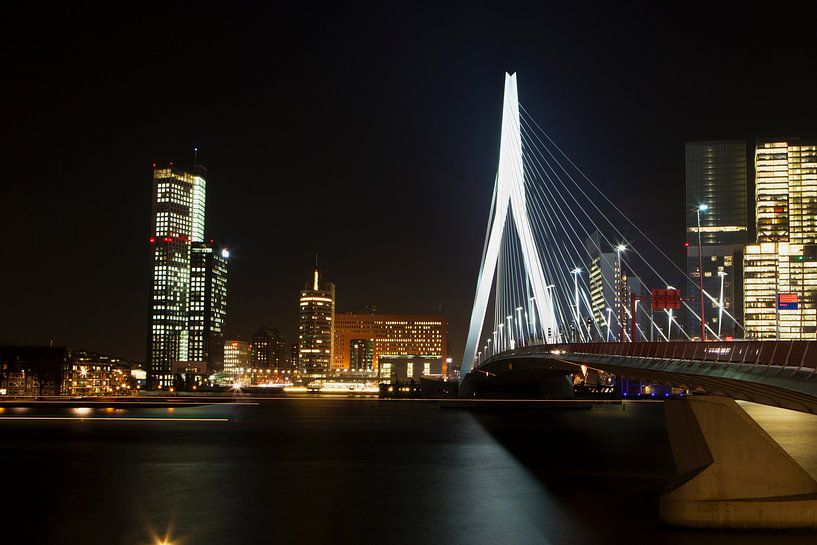 Erasmusbrug Rotterdam in december van Dexter Reijsmeijer