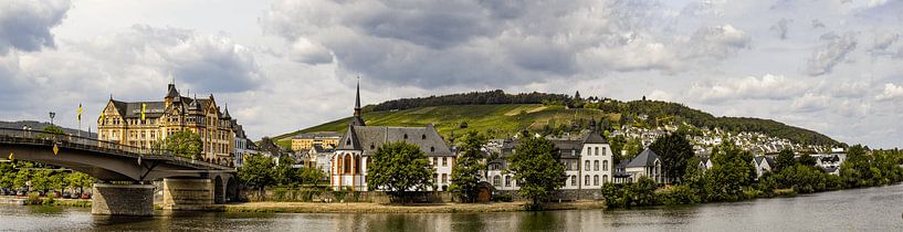 Bernkastel-Kues, view of Kues by Gert Hilbink
